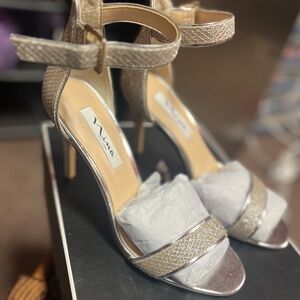 Nina Womens sparking dress shoes in a light Carmel color, weddings etc.